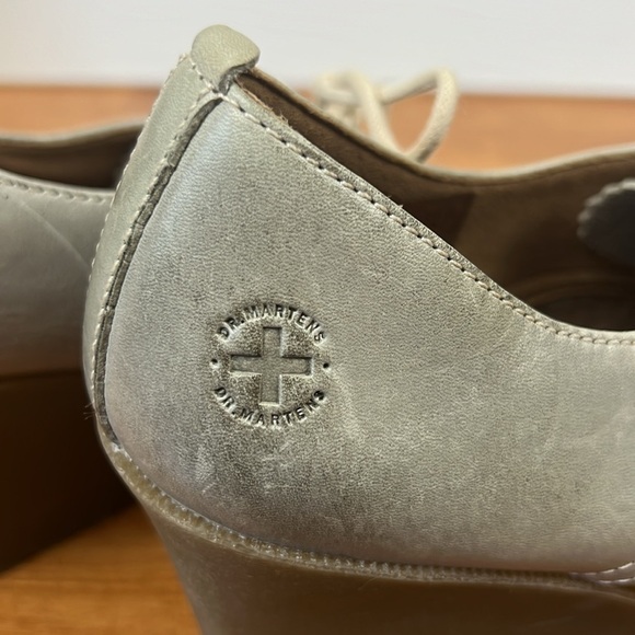 Dr marten mimi wedge booties in taupe/gray size 8 lace up - Picture 7 of 12